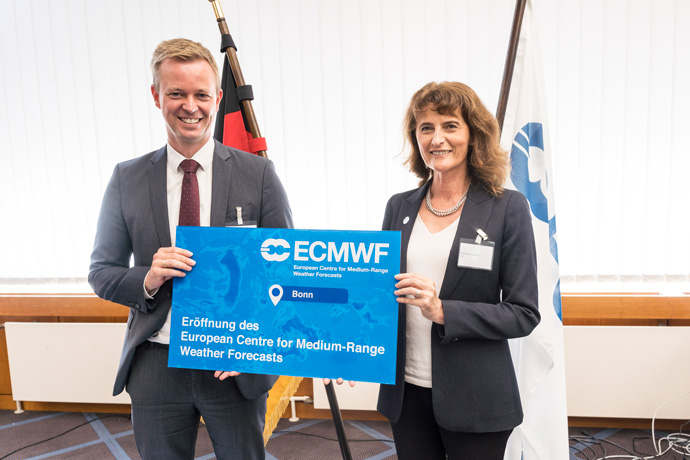 ECMWF Bonn plaque handover