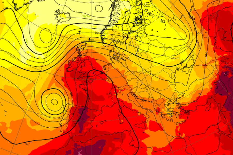 18-hour forecast of 500 hPa geopotential height and 850 hPa temperature from 00 UTC 18 July 2022