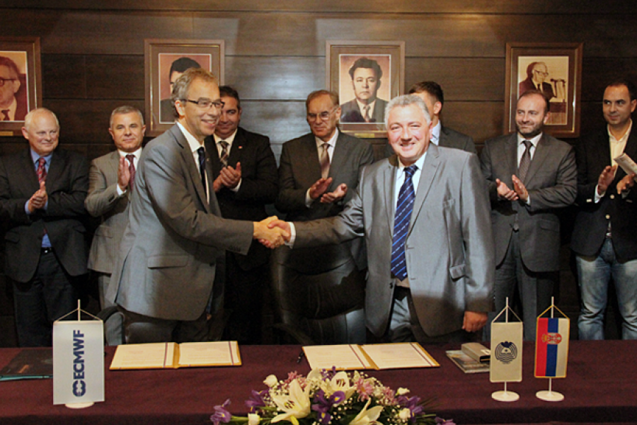 Photo of accession agreement being signed between Serbia and ECMWF